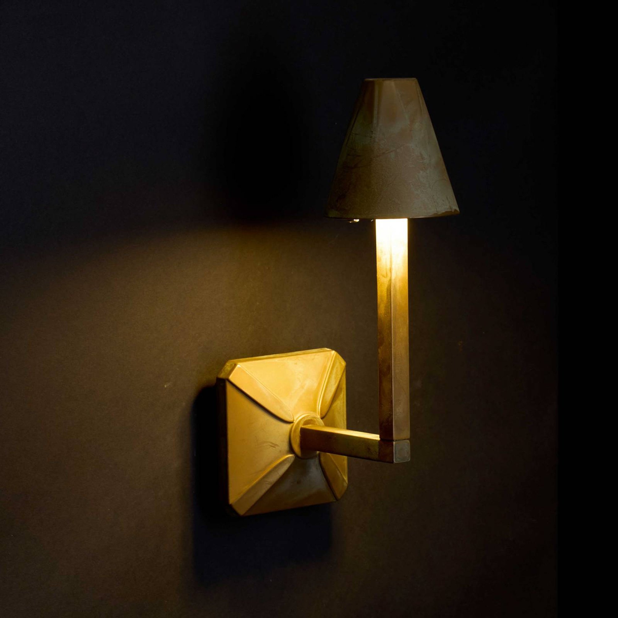Silva Disk -LED-ulkoseinävalaisin, korkeus 30,5 cm, antiikkimessinki