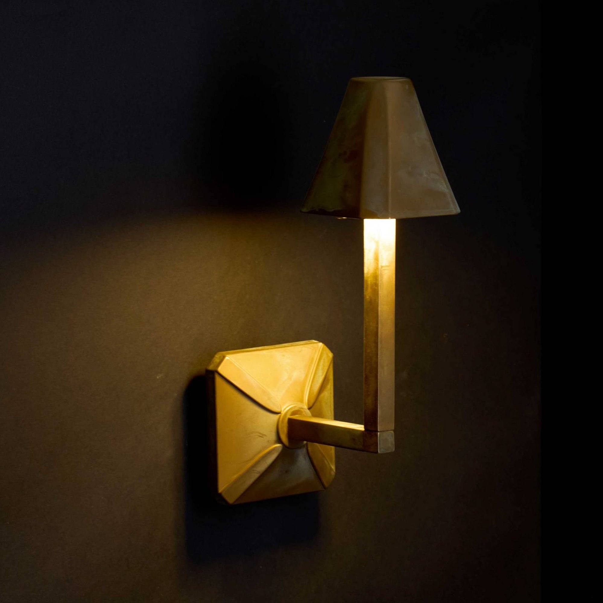 Silva Frame -LED-ulkoseinävalaisin, korkeus 30 cm, antiikkimessinki