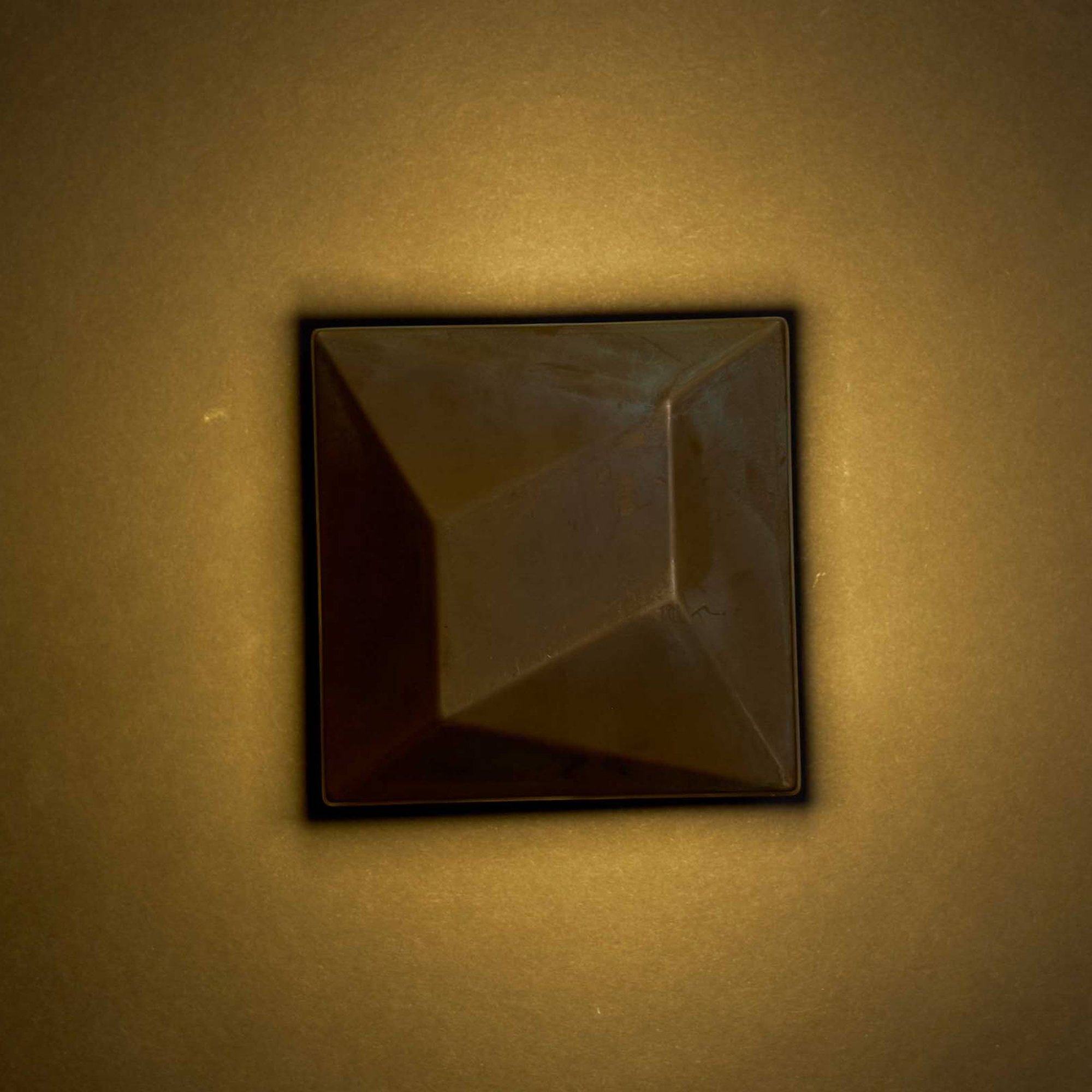 LED-seinävalaisin Aura Edge, ulkonema 20 cm, antiikkimessinki, IP65