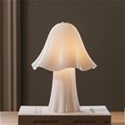 Globen Lighting -pöytälamppu Bello, valkoinen, korkeus 30 cm, lasi/metalli