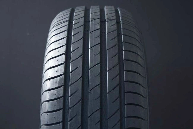 255/40R18 Delinte DS2 – kuva 1/1