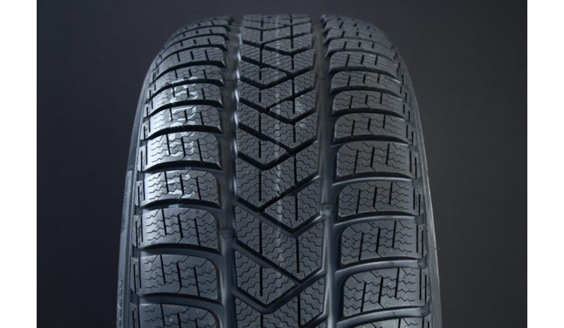 Pirelli Winter SottoZero 3 225/60R18 104H XL r-f (*) Kitkarenkaat – kuva 1/3
