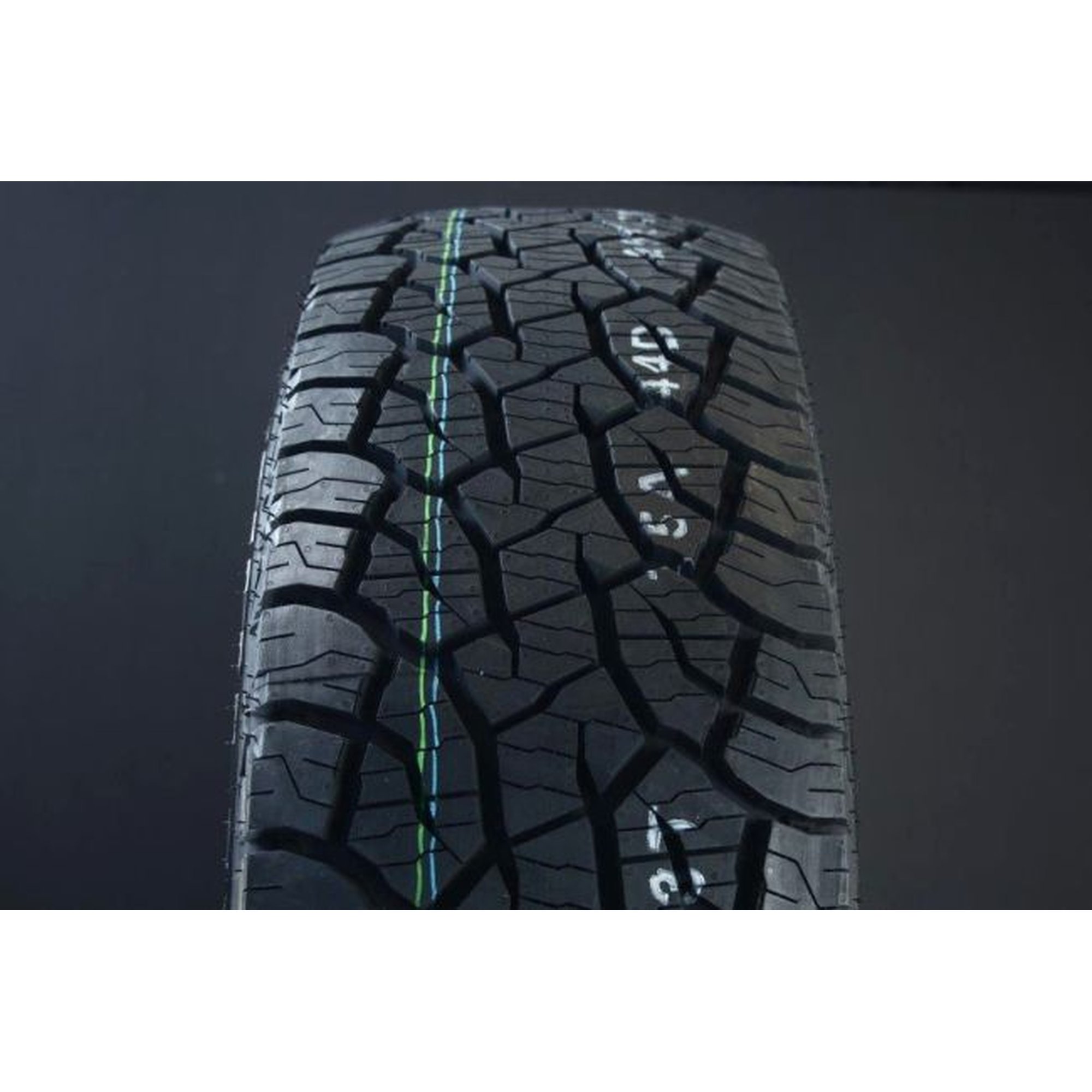 235/60R18 KUMHO ROAD VENTURE AT52