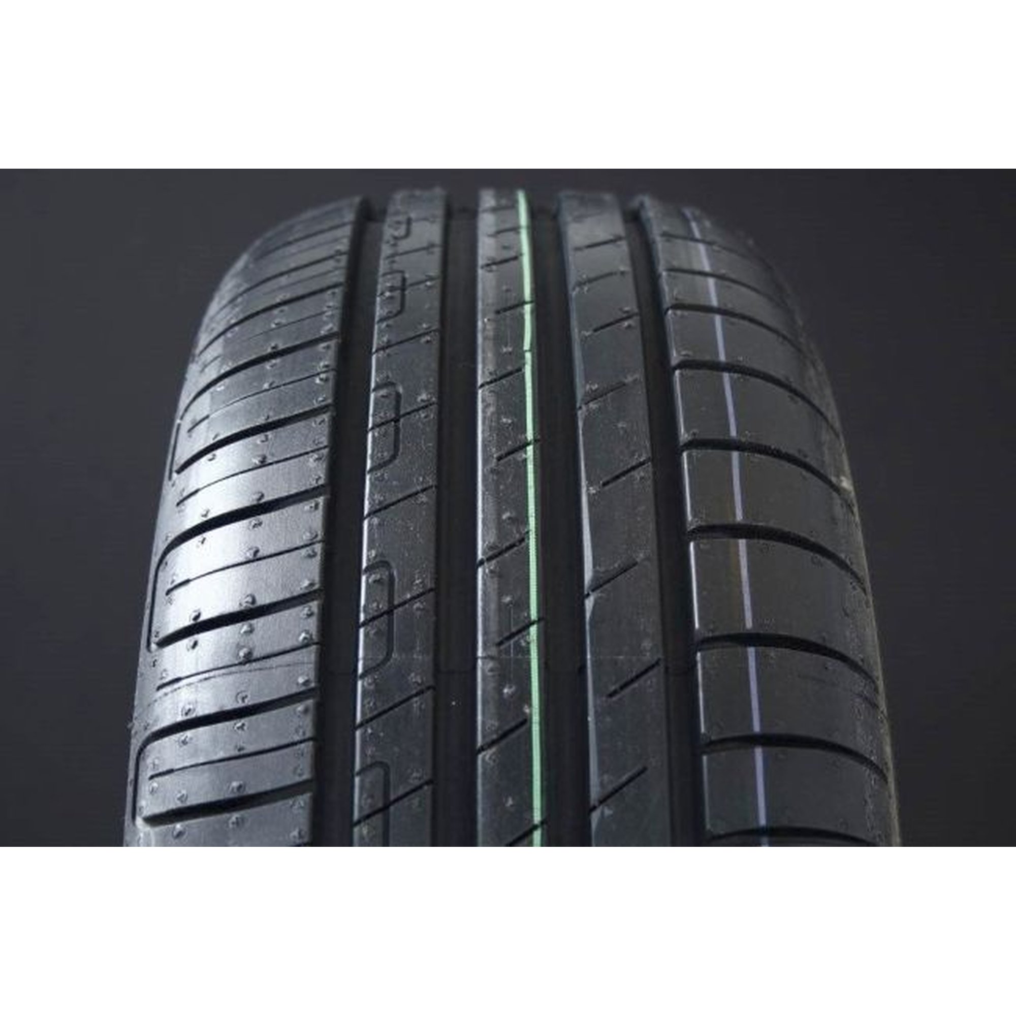 225/70R16 GOODYEAR EFFICIENTGRIP 2 SUV