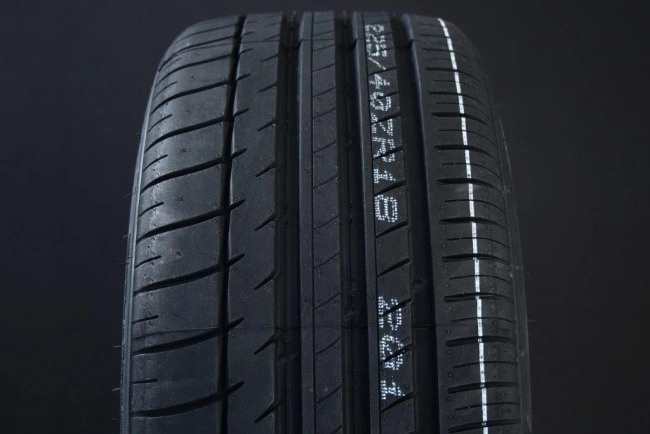 Triangle TH201 255/30R22 95Y