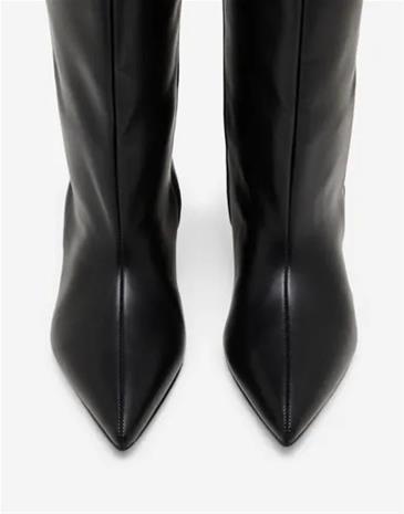 Nelly - Musta - Perfect Pointy Boot