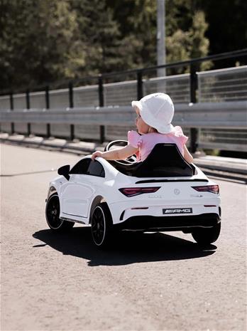Mercedes Benz CLA45 Sähköauto, Valkoinen
