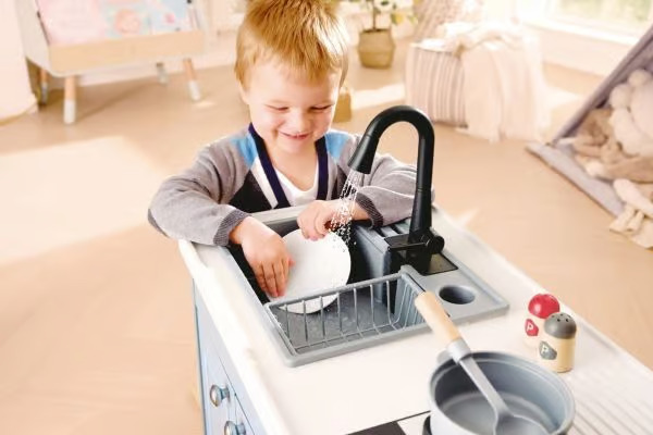 Hape Deluxe Kitchen With Running Water