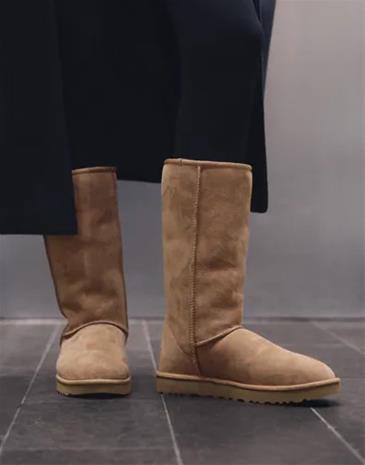 UGG - Ruskea - W Classic Tall II