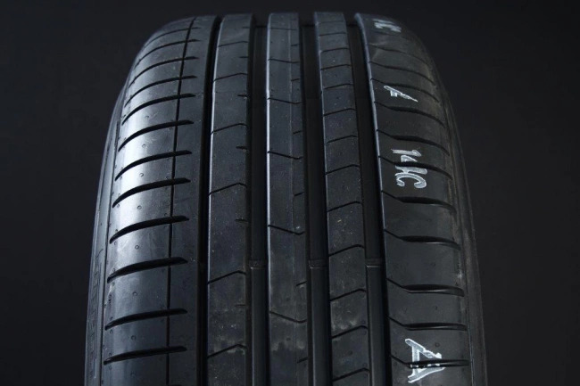 P Zero PZ4 LS Run Flat 265/50 R19 110W