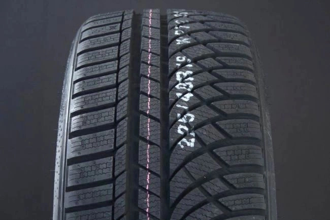 Kumho WP72 255/40R19 100V XL Kitkarenkaat
