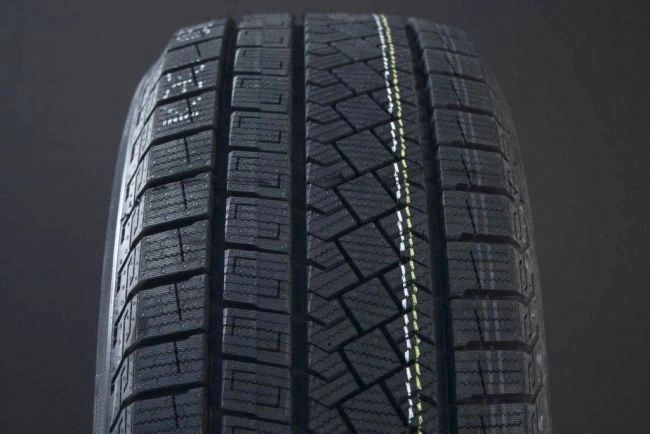 Pirelli WINTER ICE ZERO ASIMMETRICO DOT2023, 215/45R17, Kitkarengas