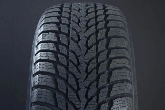 Snowproof 1 215/55 R16 97H