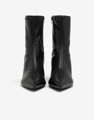 Nelly - Musta - Pointy Ankel Boot