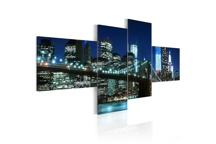 Kuva - Brooklyn Bridge illuminated at night