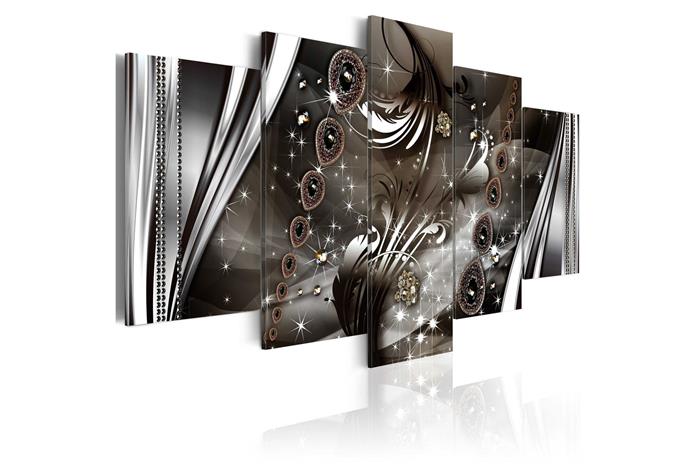 Kuva - Improvisation with jewelry
