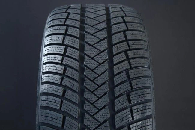 Wintrac Pro+ 235/50 R19 103V
